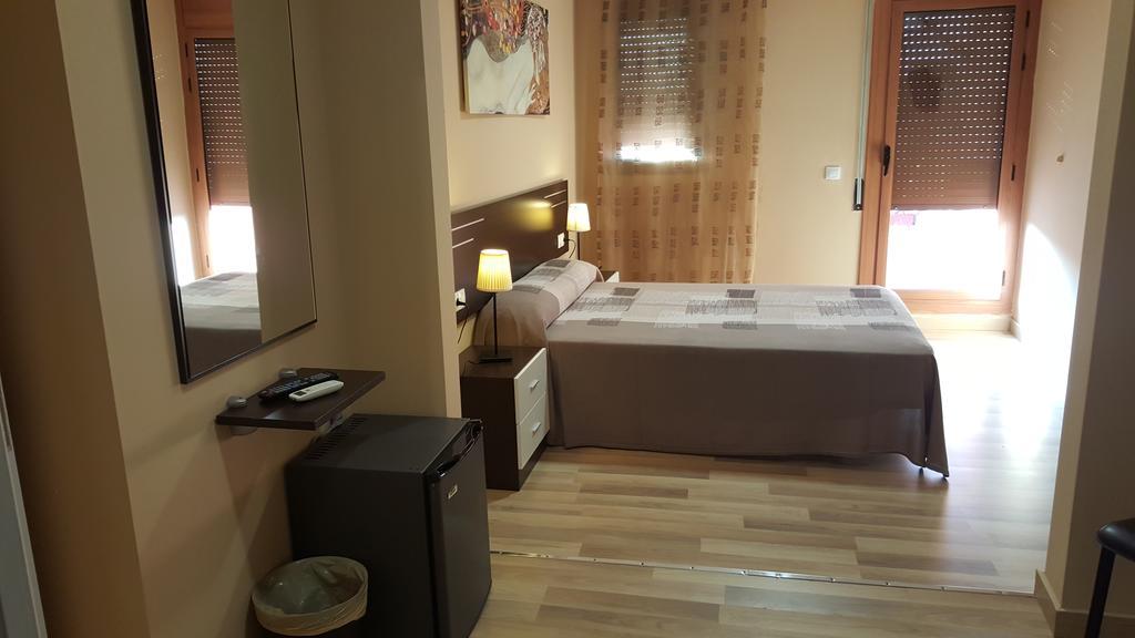 Pension Avenida Vilafranca del Penedès Buitenkant foto