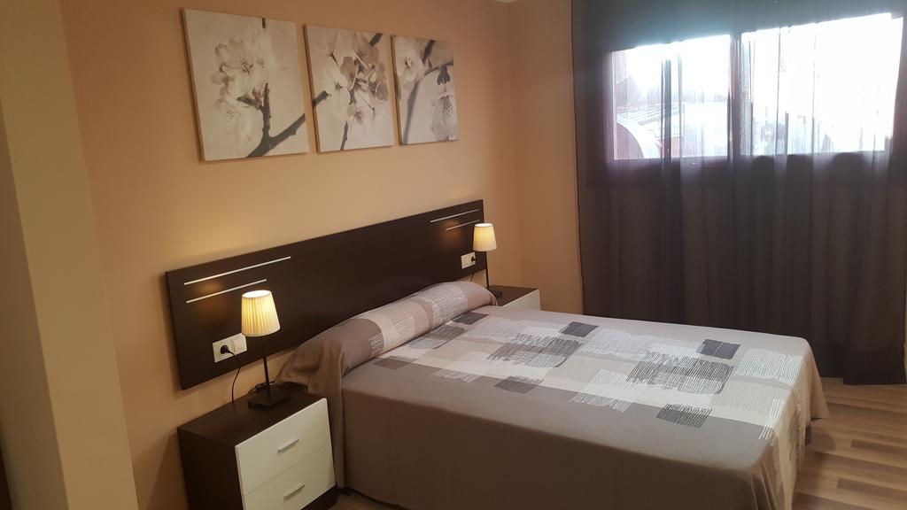 Pension Avenida Vilafranca del Penedès Buitenkant foto