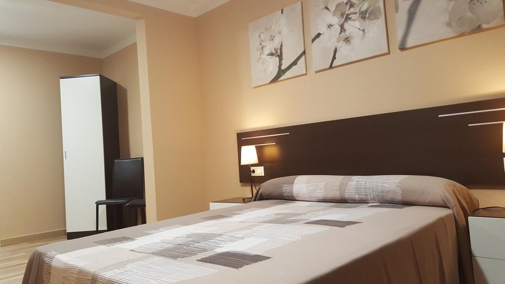 Pension Avenida Vilafranca del Penedès Buitenkant foto