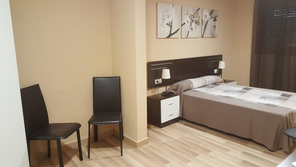 Pension Avenida Vilafranca del Penedès Buitenkant foto