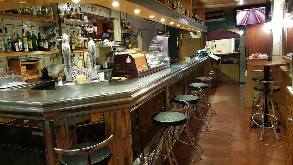 Pension Avenida Vilafranca del Penedès Buitenkant foto