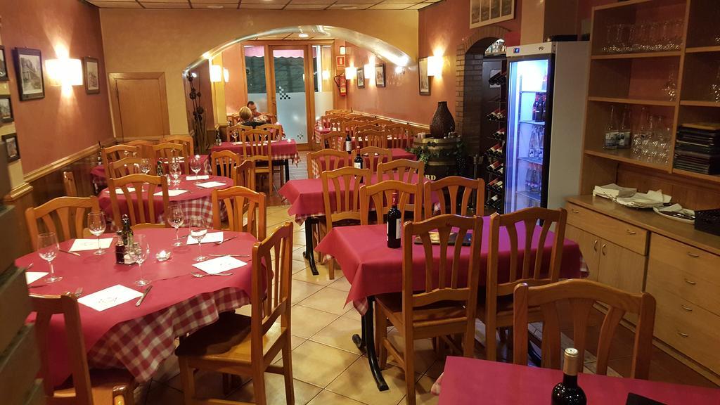 Pension Avenida Vilafranca del Penedès Buitenkant foto