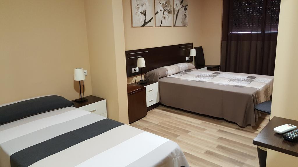 Pension Avenida Vilafranca del Penedès Buitenkant foto