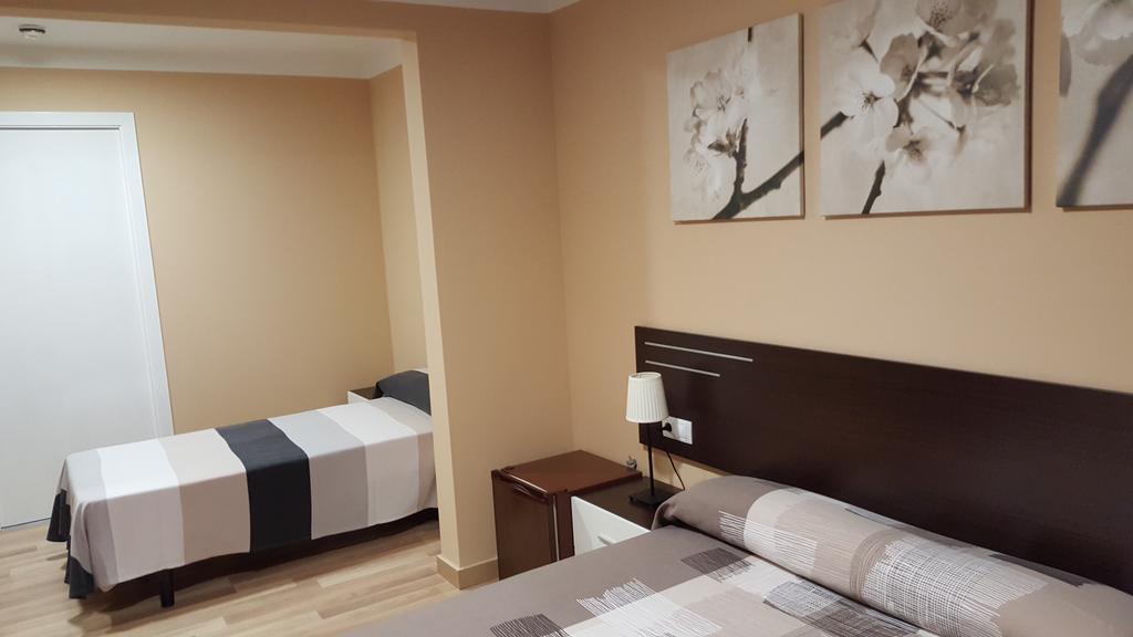 Pension Avenida Vilafranca del Penedès Buitenkant foto